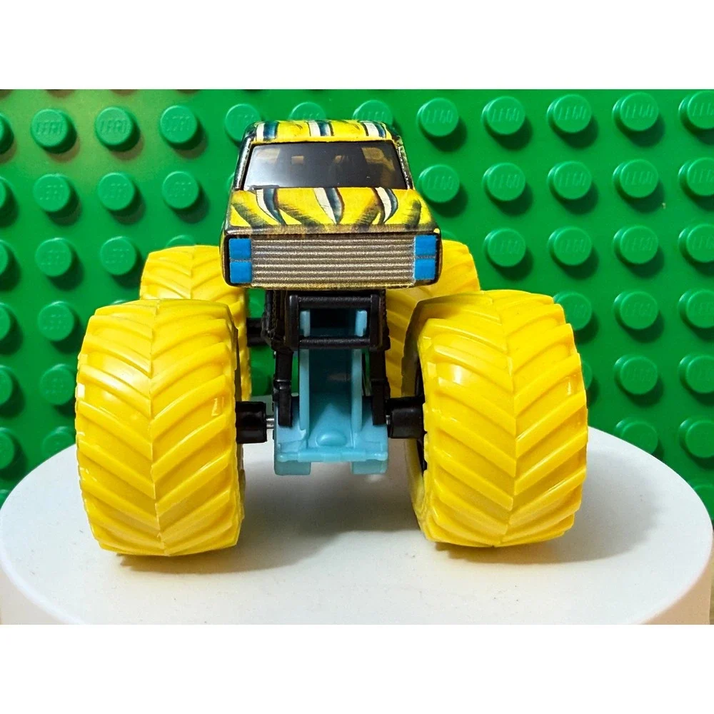 Monster Jam Wolverine Monster Truck 1:64 Die-Cast Marvel Yellow BKT Tires